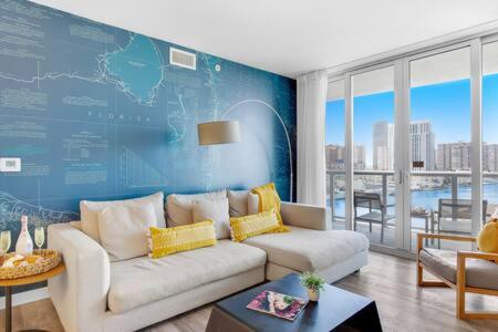 Pool - Apartment with Balcony - Gym - Near Beach